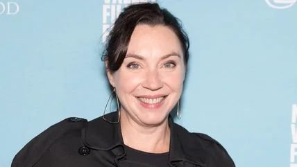 stephanie courtney net worth